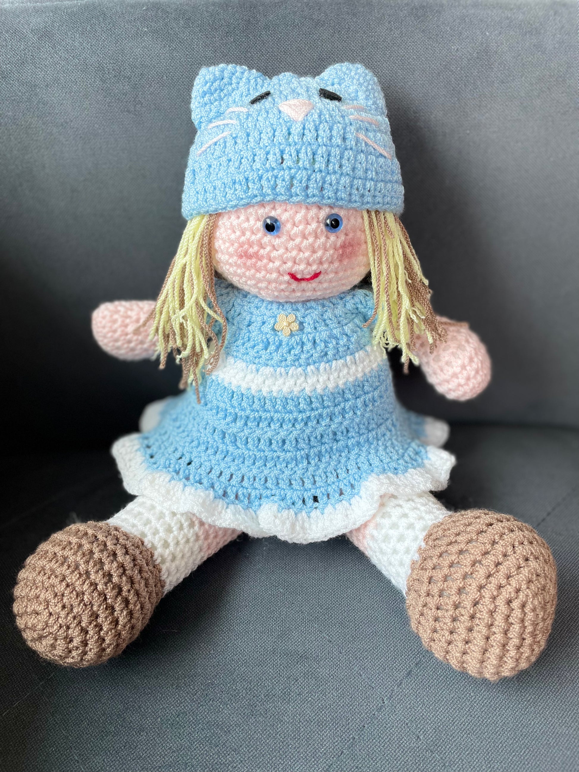 Creaciones Aditas - Muñeca tejida en estilo crochet